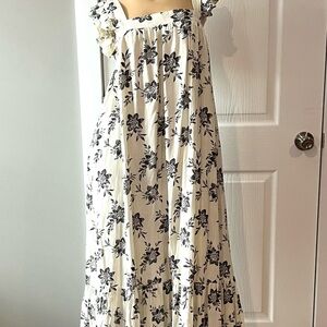 Chic Floral Maxi Dress - Navy Blue and Cream